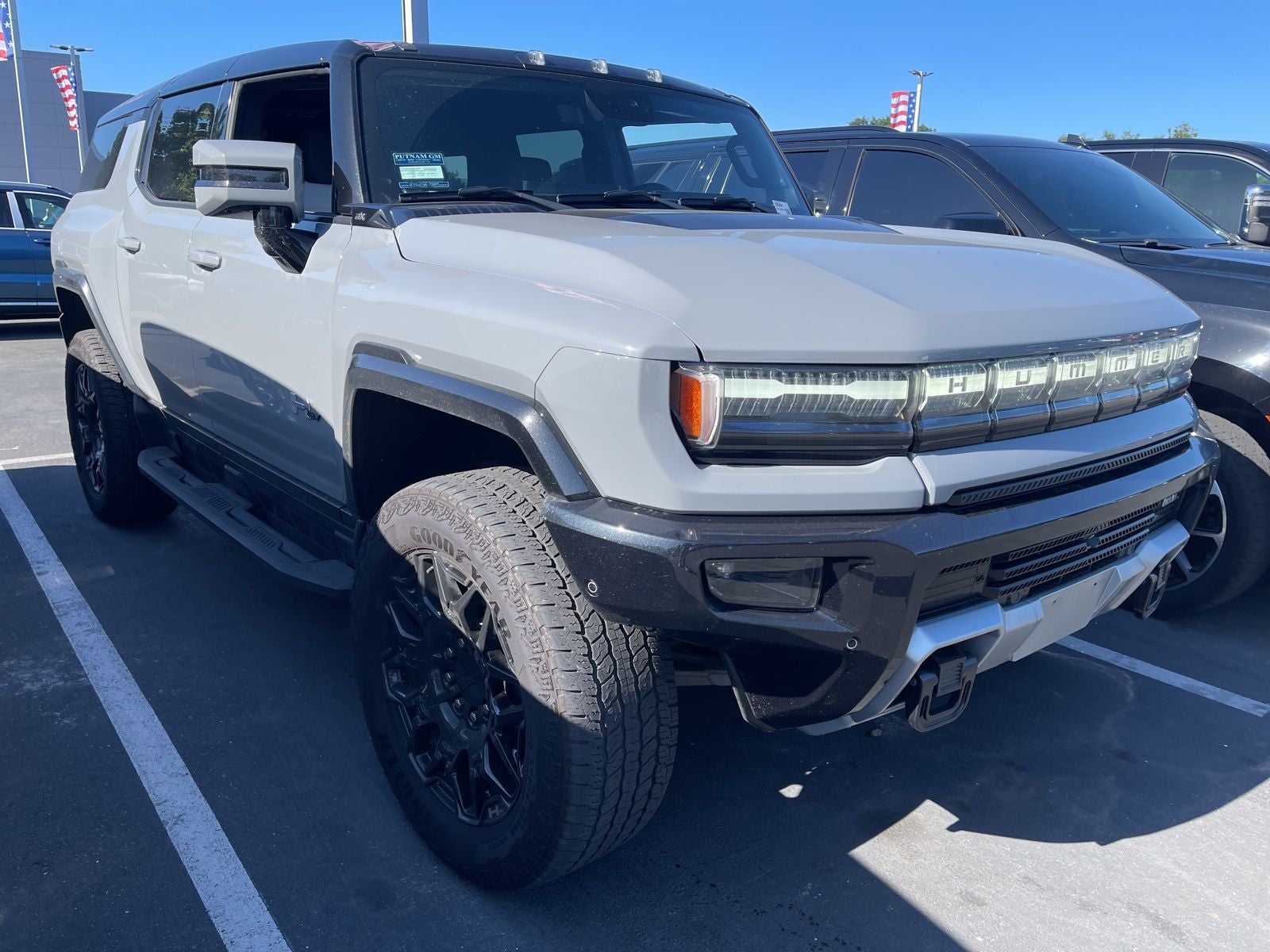 2024 GMC Hummer EV 2X SUV's photo
