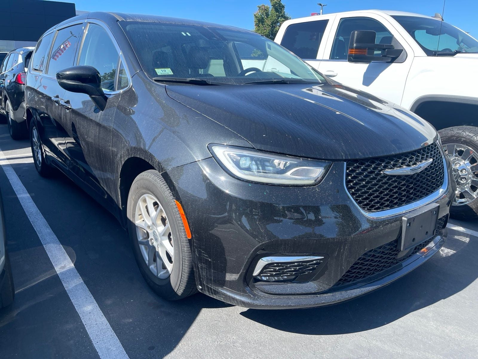 2023 Chrysler Pacifica Touring L's photo