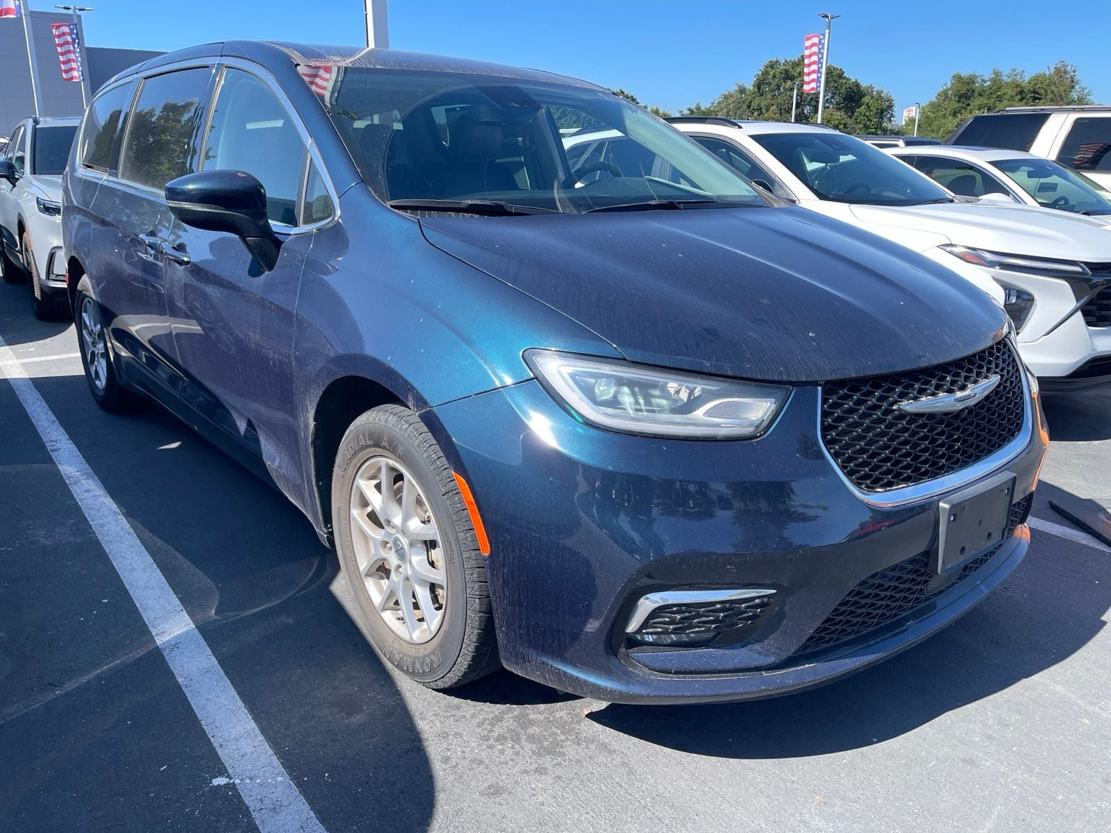 2023 Chrysler Pacifica Touring L's photo