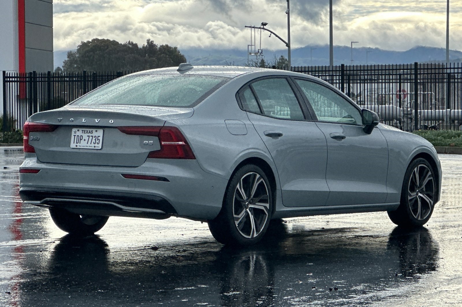 2024 Volvo S60 B5 Plus Dark Theme