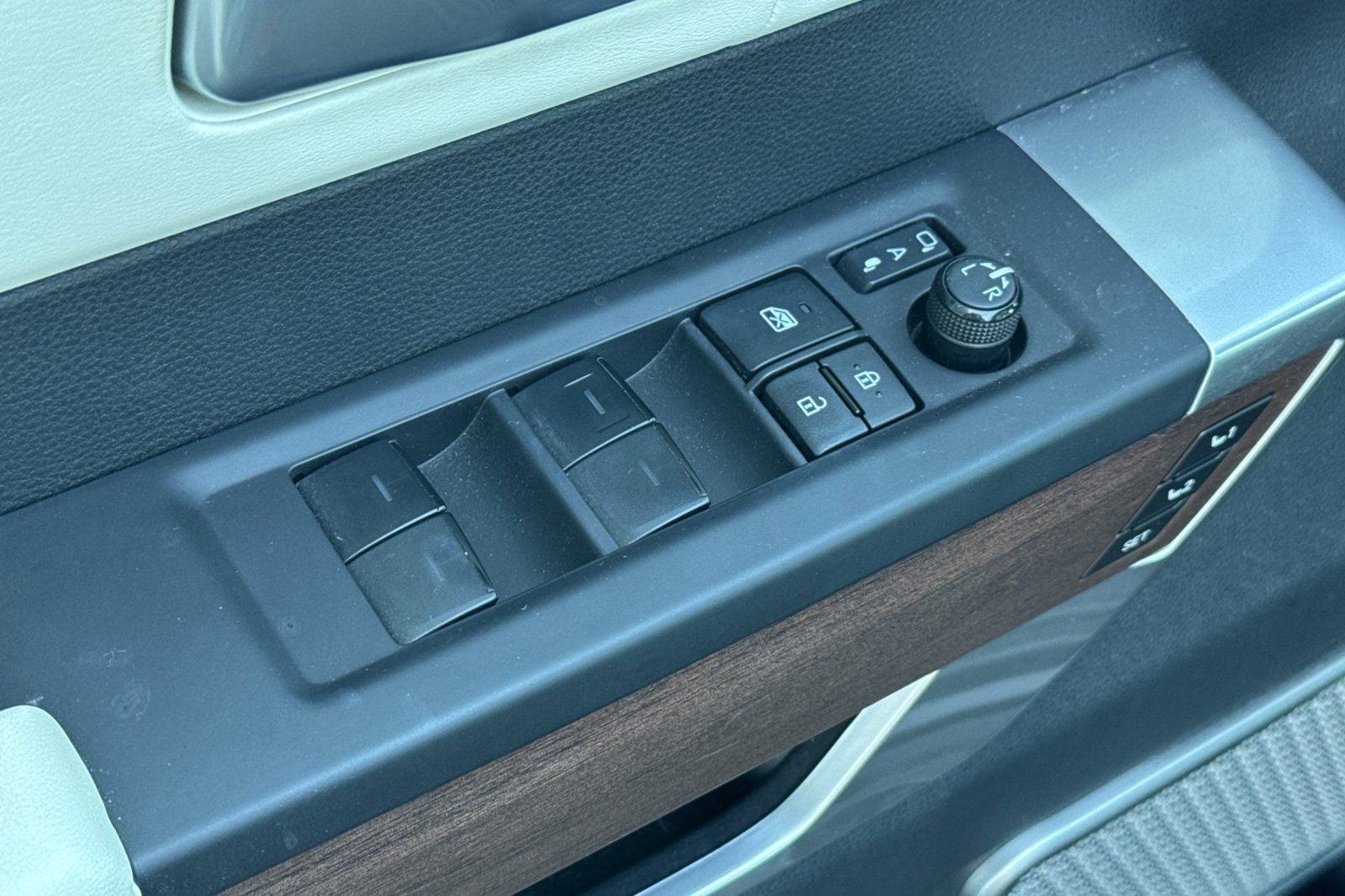 2023 Toyota Sequoia Capstone