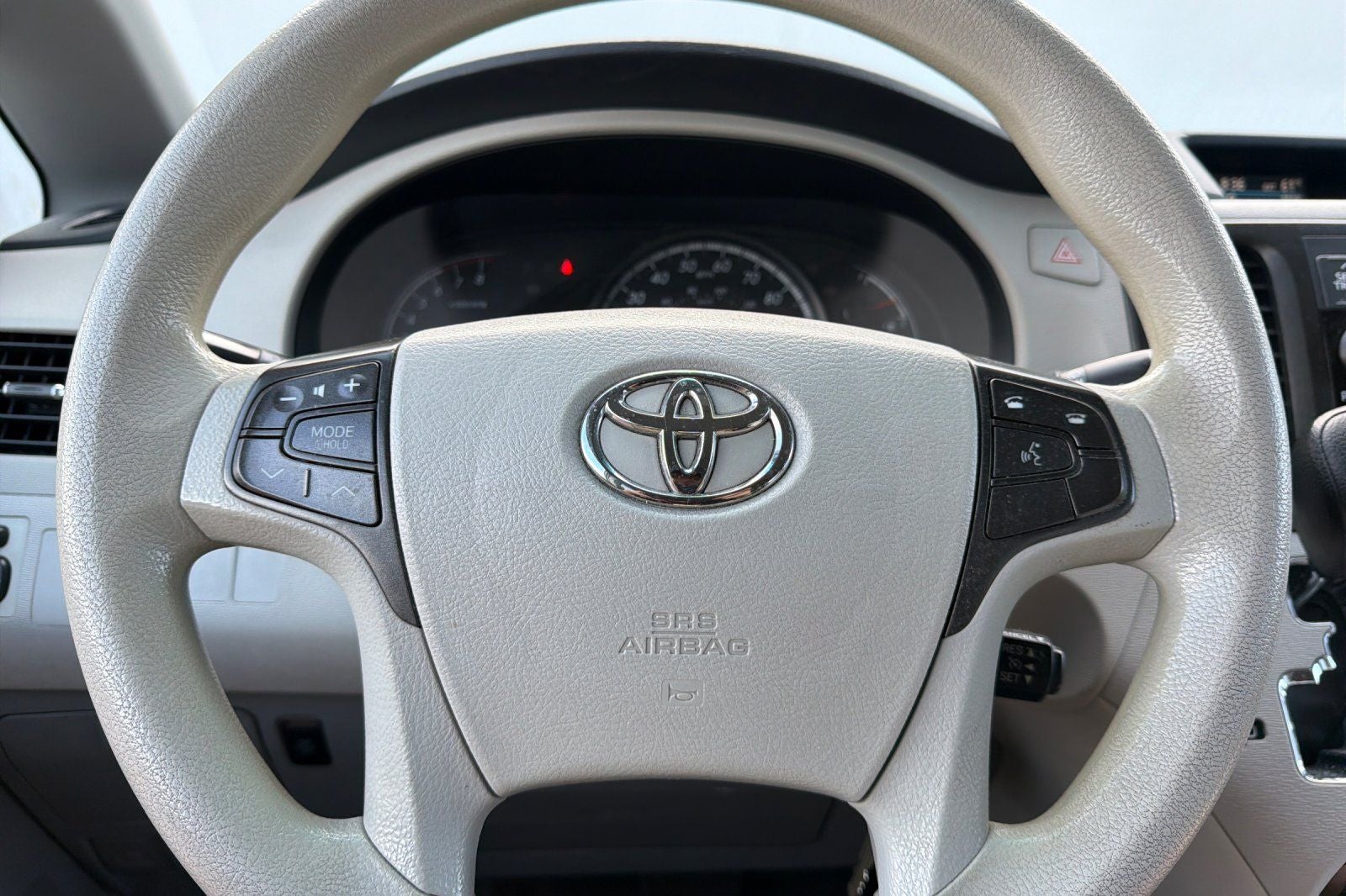 2014 Toyota Sienna LE 8 Passenger