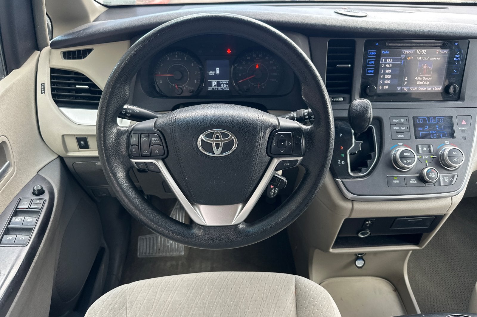 2015 Toyota Sienna LE 8 Passenger