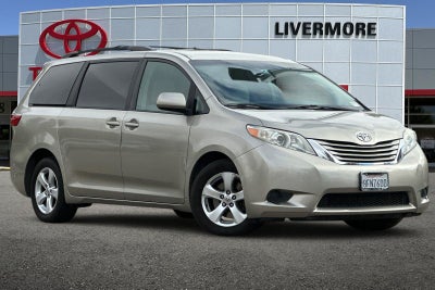 2015 Toyota Sienna LE 8 Passenger