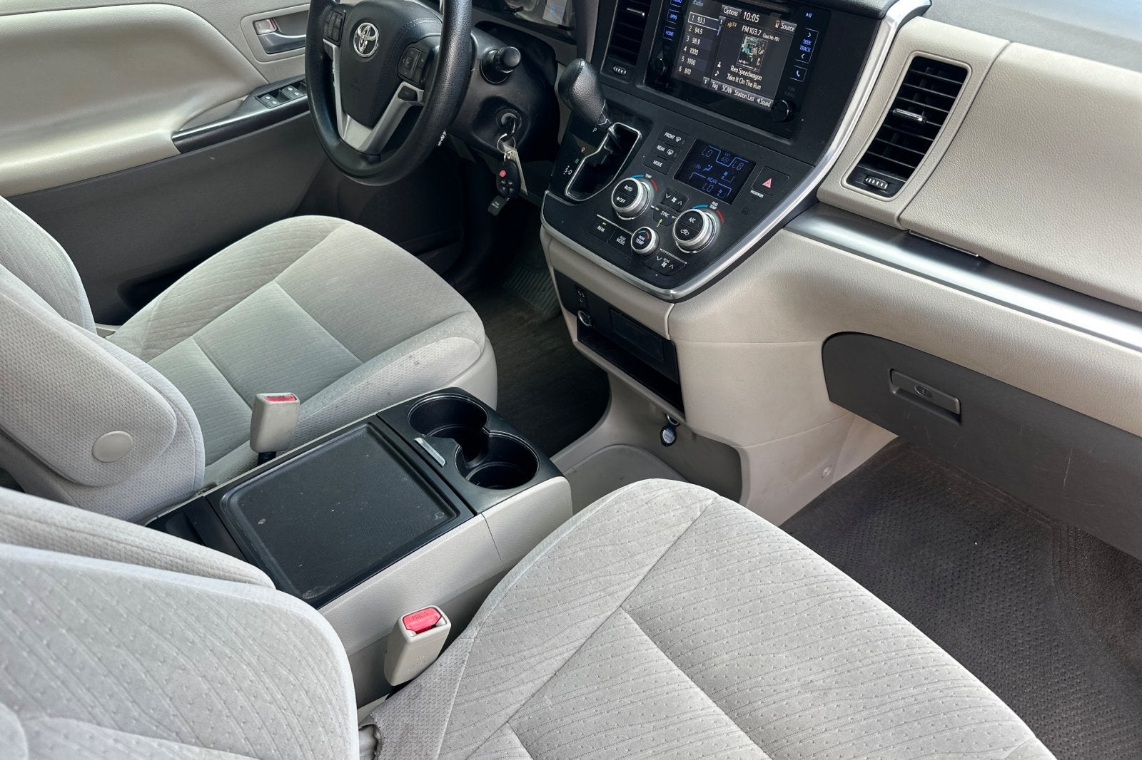 2015 Toyota Sienna LE 8 Passenger