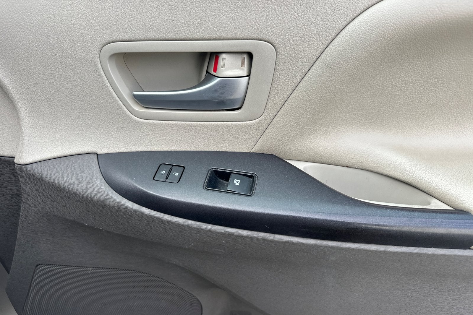2015 Toyota Sienna LE 8 Passenger