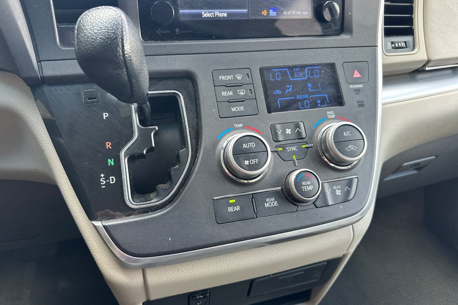 2015 Toyota Sienna LE 8 Passenger