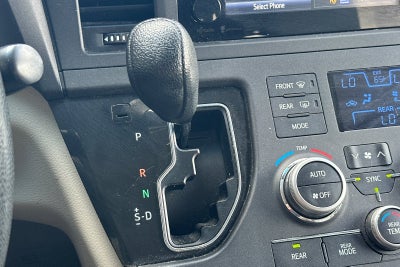 2015 Toyota Sienna LE 8 Passenger