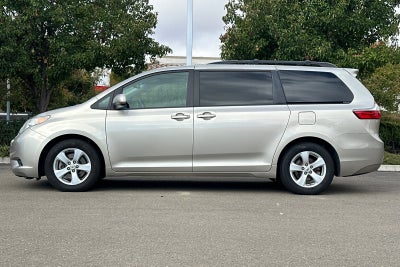 2015 Toyota Sienna LE 8 Passenger