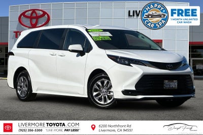 2026 Toyota Sienna LE 8 Passenger
