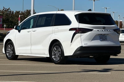 2026 Toyota Sienna LE 8 Passenger