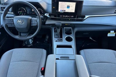 2026 Toyota Sienna LE 8 Passenger