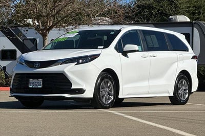 2026 Toyota Sienna LE 8 Passenger