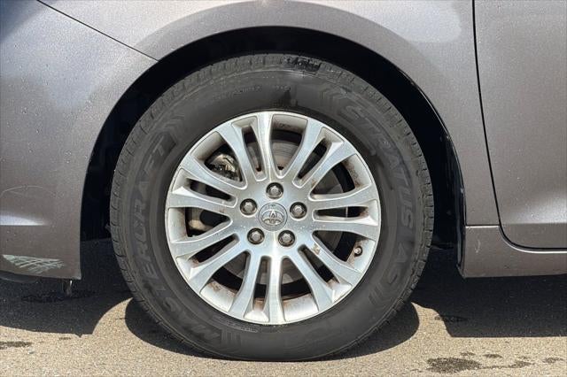 2016 Toyota Sienna XLE 8 Passenger