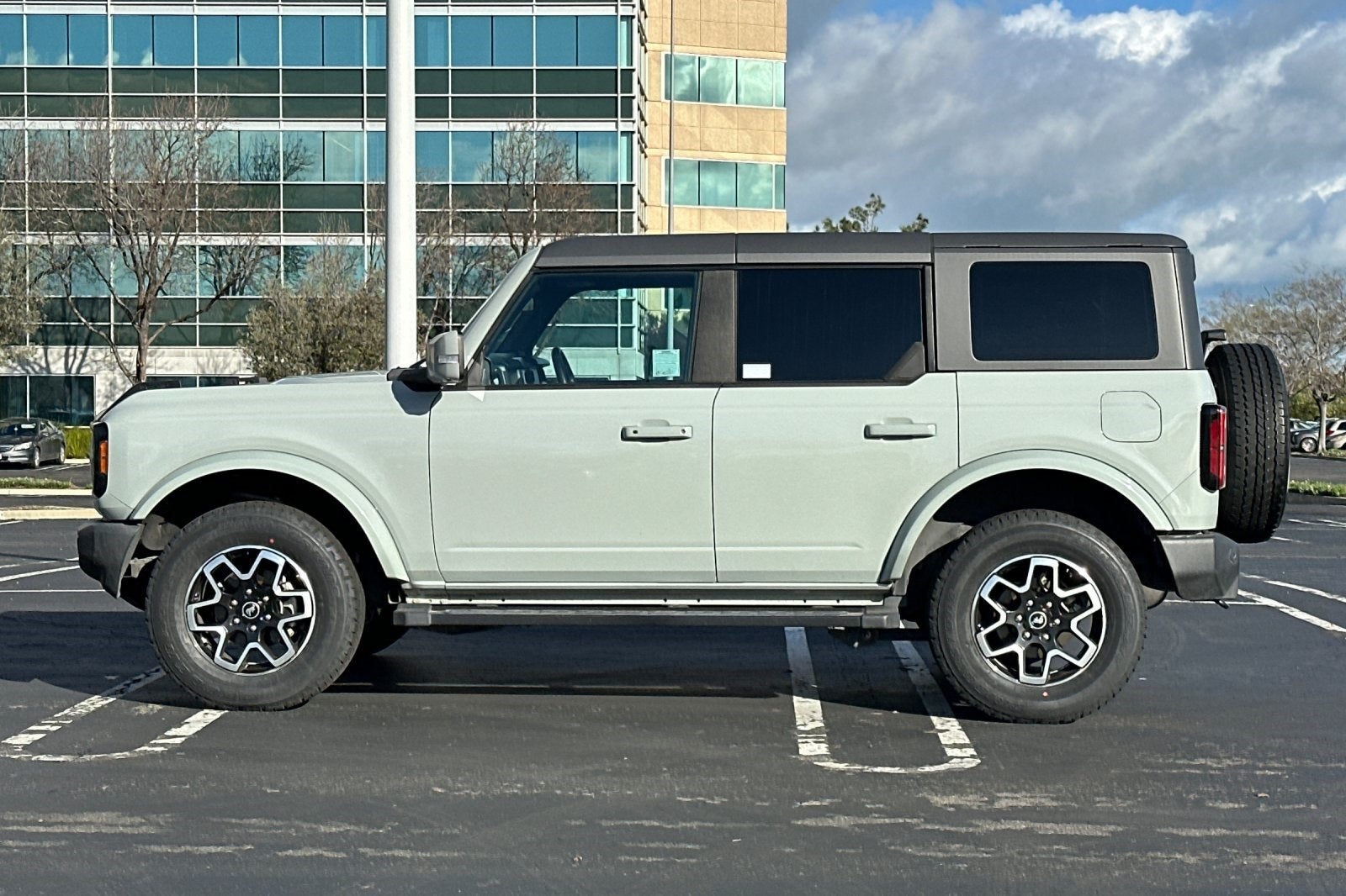 2023 Ford Bronco Base