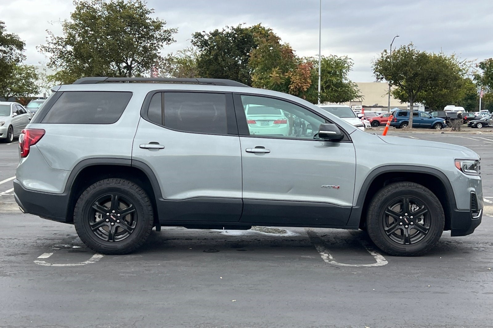 2023 GMC Acadia AT4