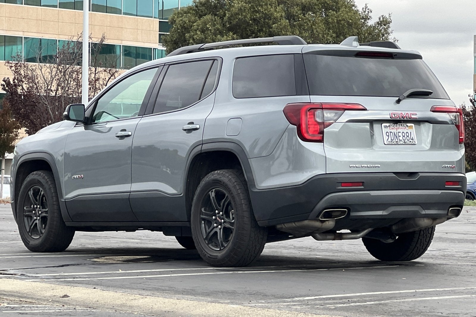 2023 GMC Acadia AT4