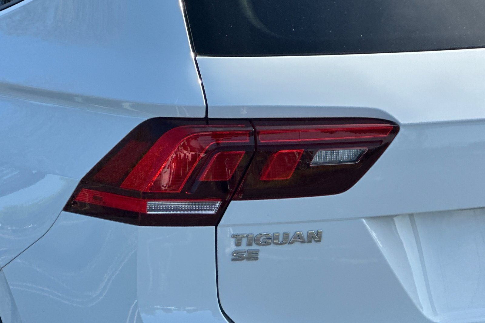 2021 Volkswagen Tiguan 2.0T SE R-Line Black