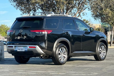2022 Nissan Pathfinder SL