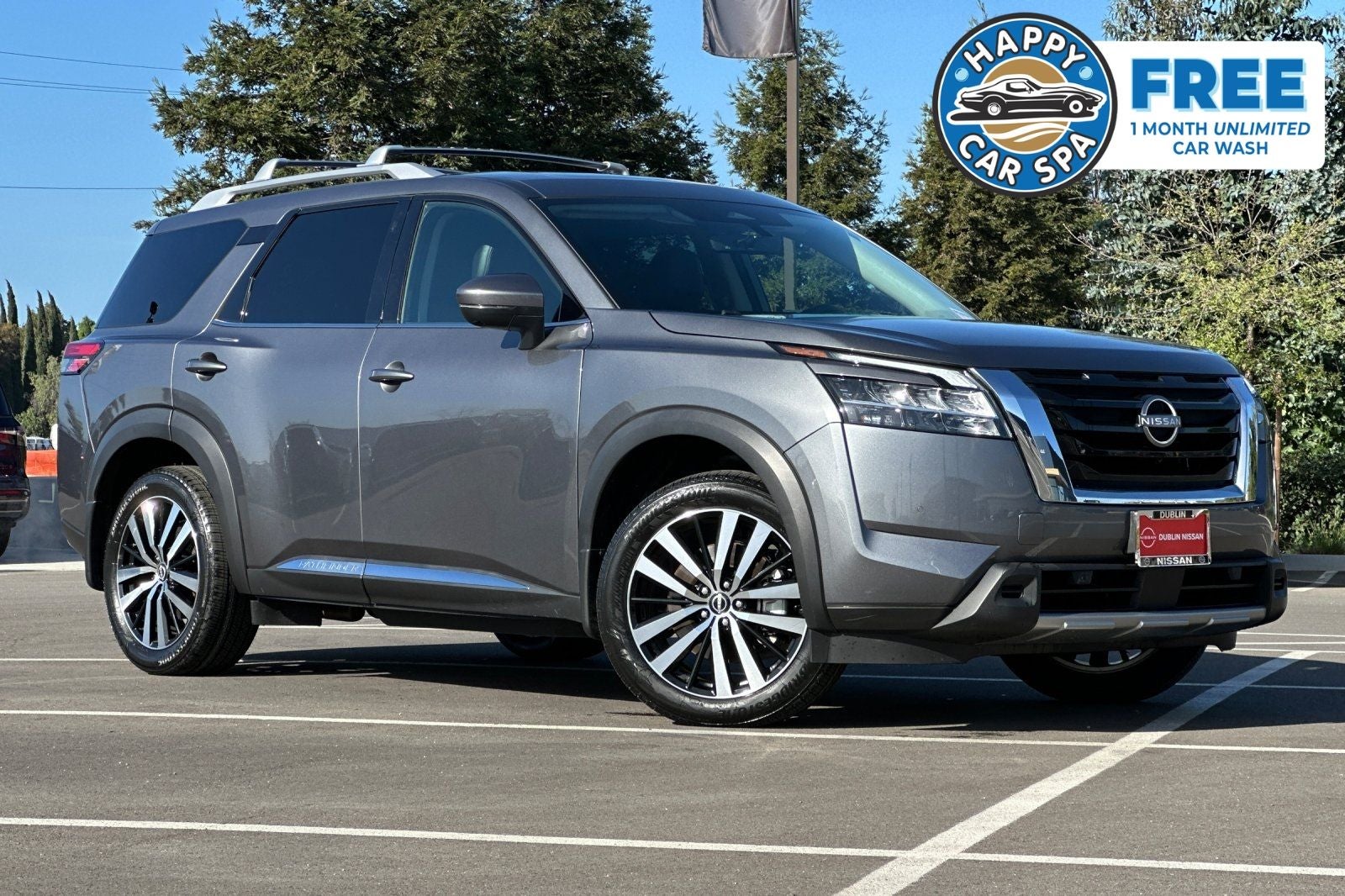 2024 Nissan Pathfinder Platinum 2WD's photo