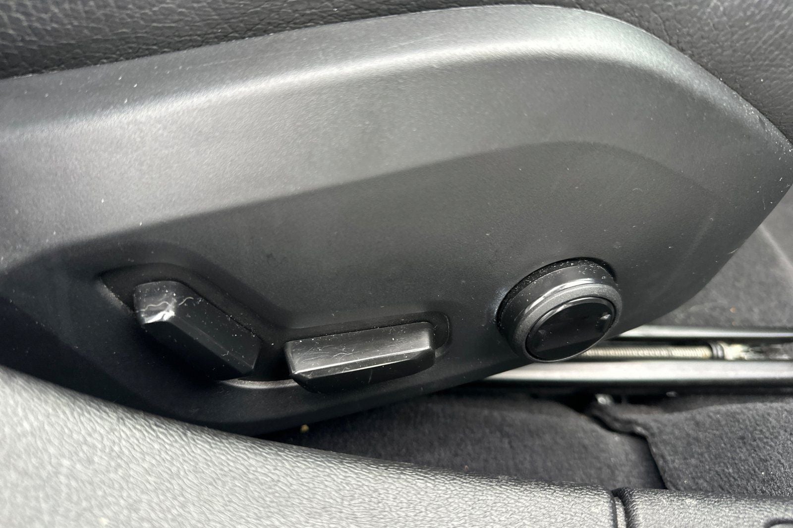 2024 Volvo S60 B5 Plus Dark Theme