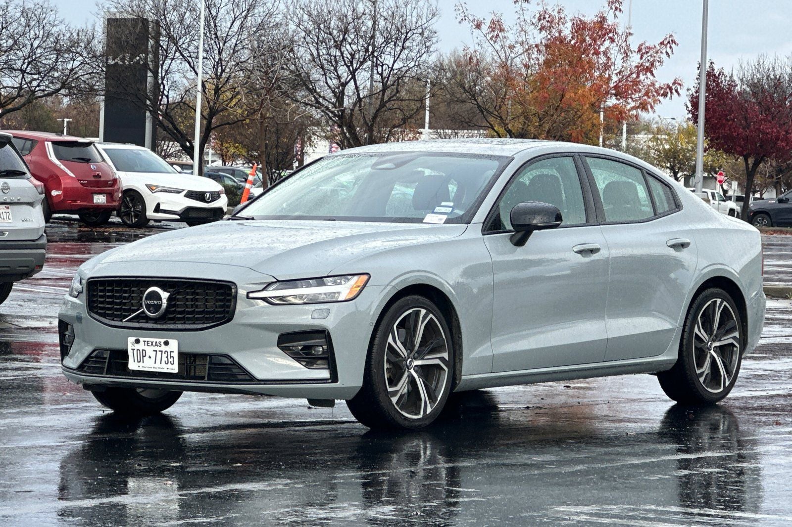 2024 Volvo S60 B5 Plus Dark Theme