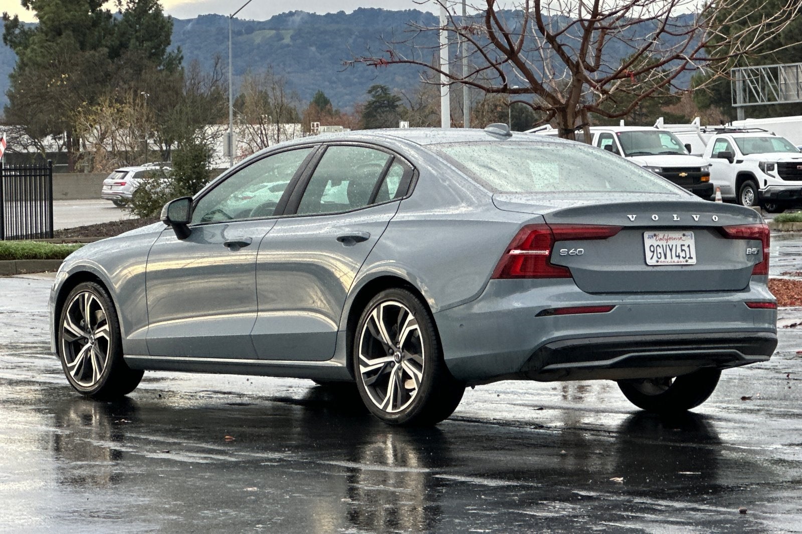 2024 Volvo S60 B5 Plus Dark Theme