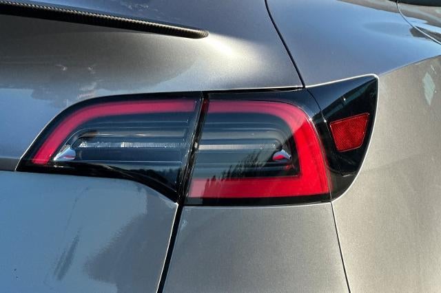 2025 Tesla Model Y Performance