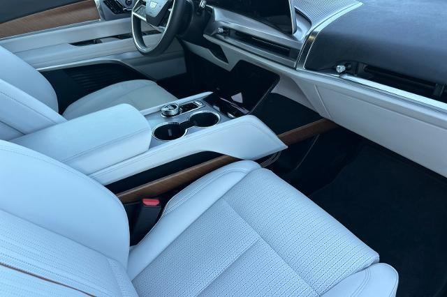 2026 Cadillac VISTIQ Luxury