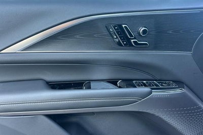 2025 Cadillac LYRIQ Luxury 1