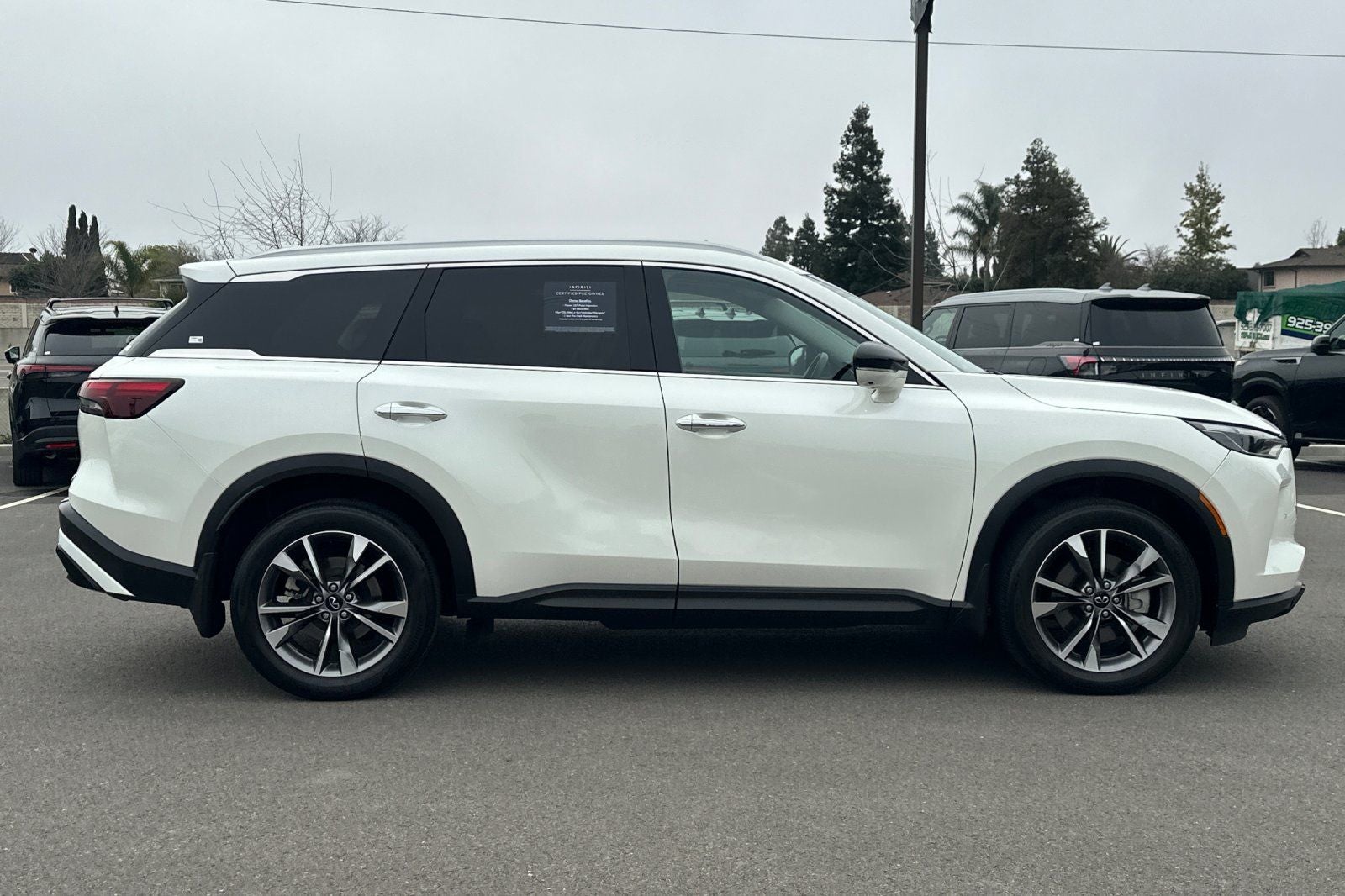 2023 INFINITI QX60 LUXE