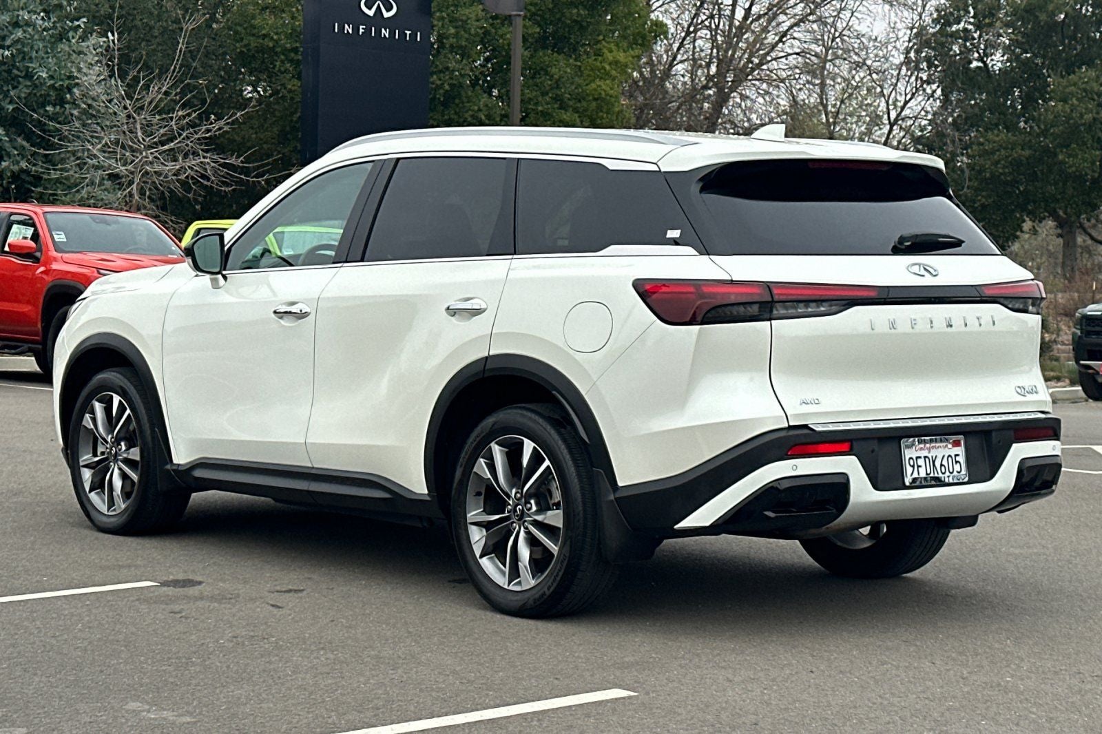 2023 INFINITI QX60 LUXE