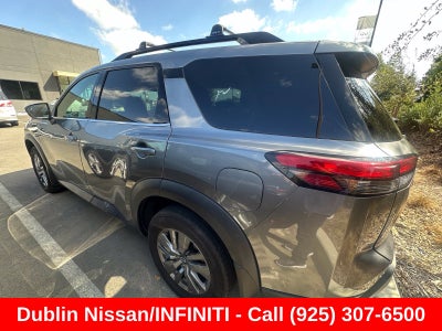 2025 Nissan Pathfinder SV