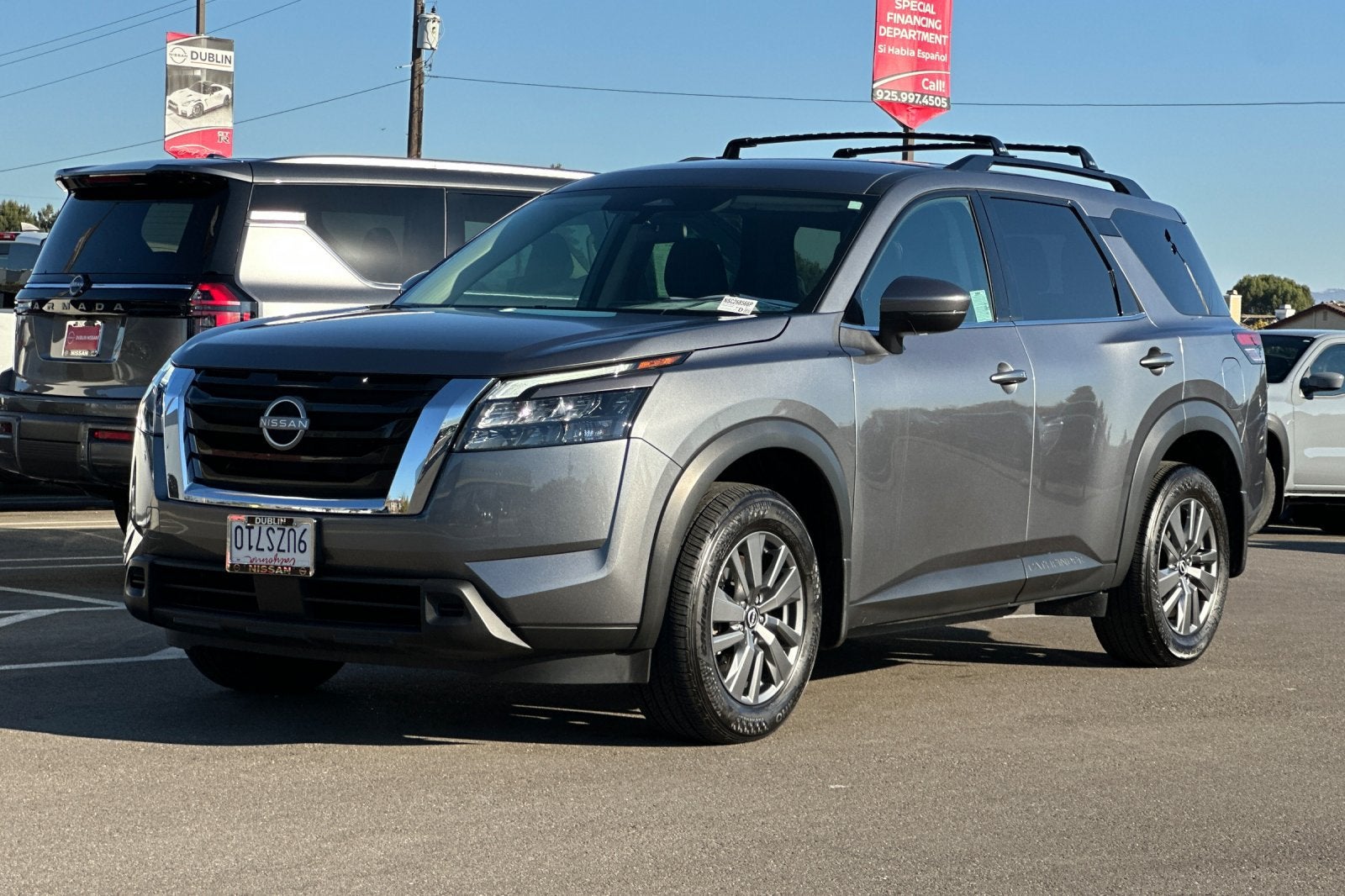 2025 Nissan Pathfinder SV
