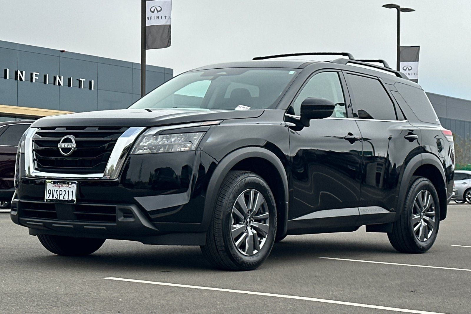 2025 Nissan Pathfinder SV