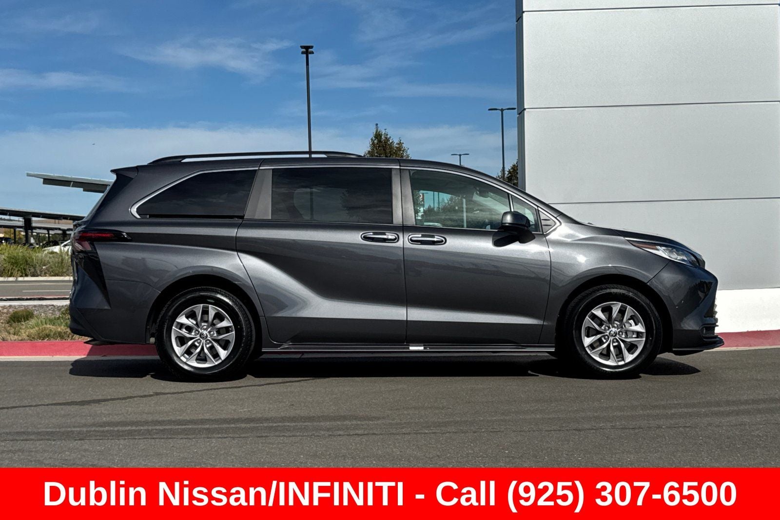 2025 Toyota Sienna XLE 8 Passenger