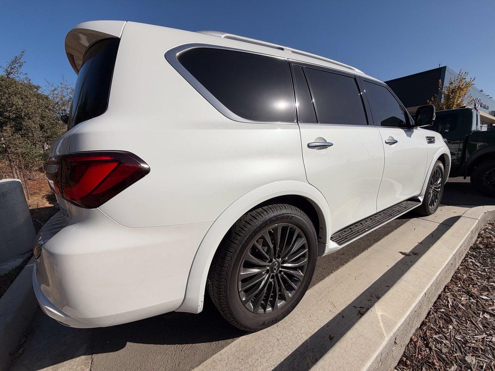 2023 INFINITI QX80 Premium Select