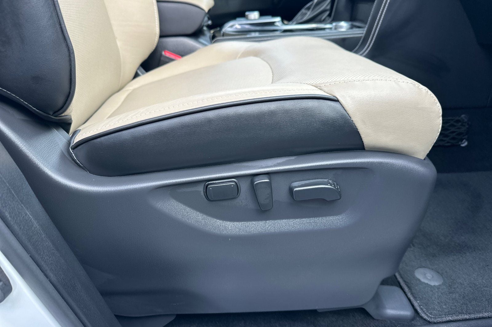 2023 INFINITI QX80 Premium Select