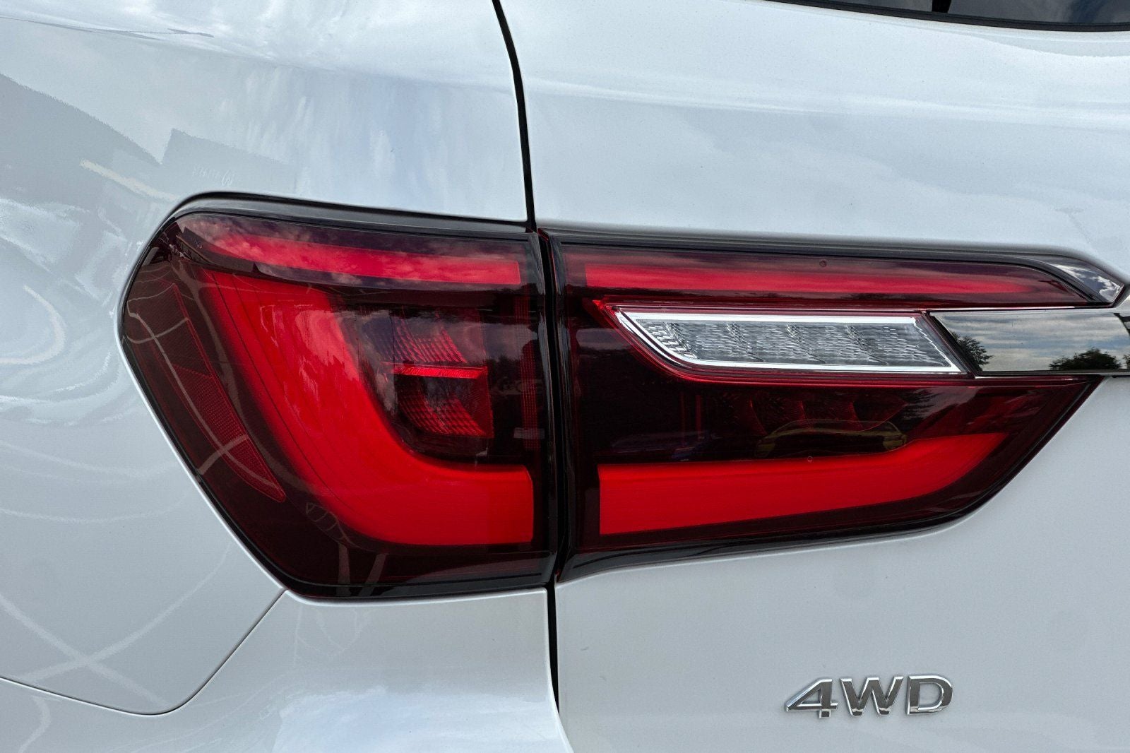 2023 INFINITI QX80 Premium Select