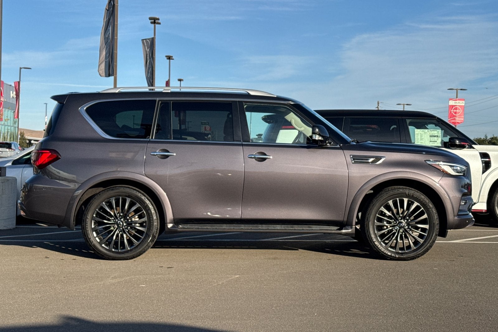 2023 INFINITI QX80 Premium Select