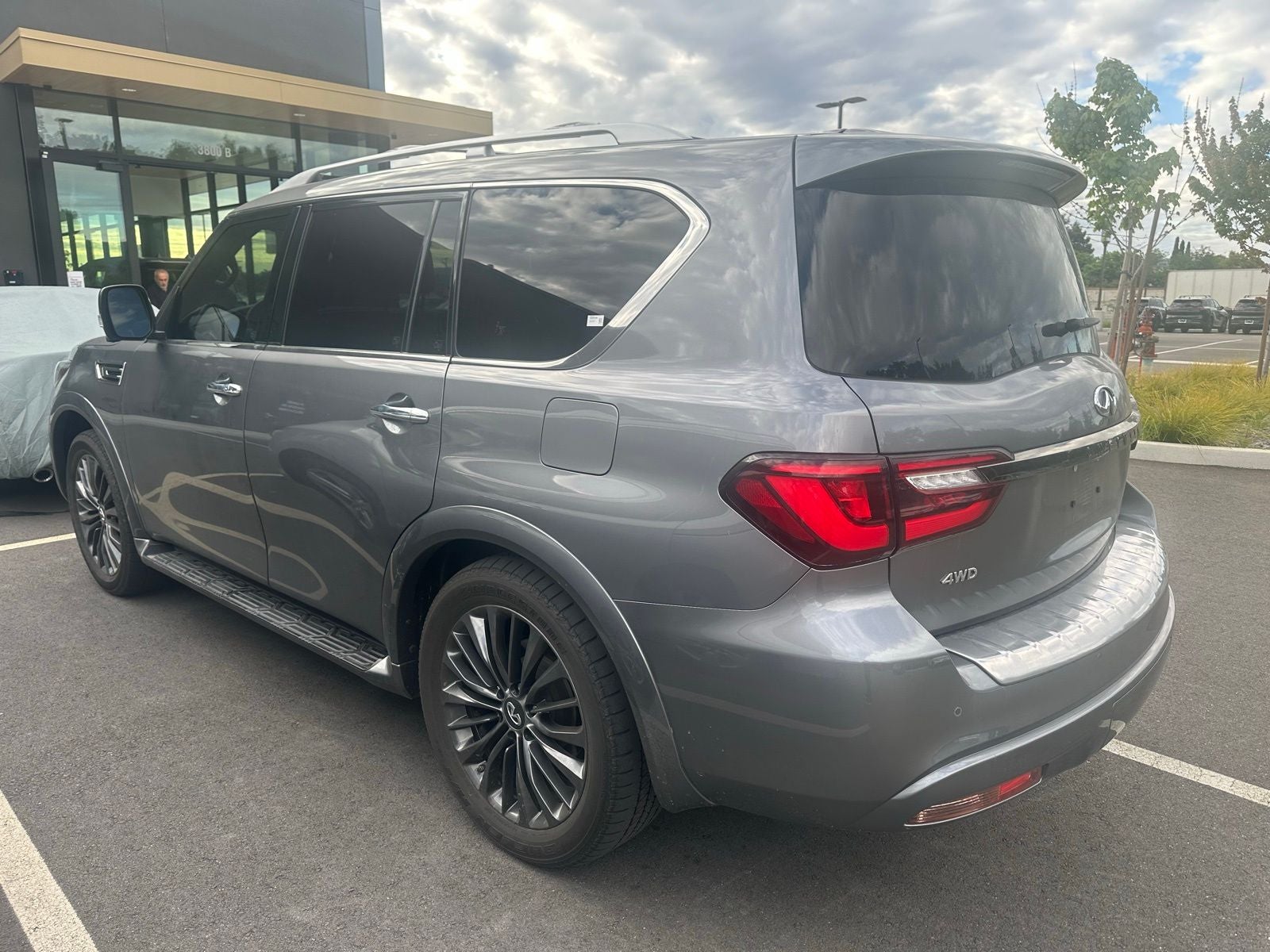 2021 INFINITI QX80 Premium Select