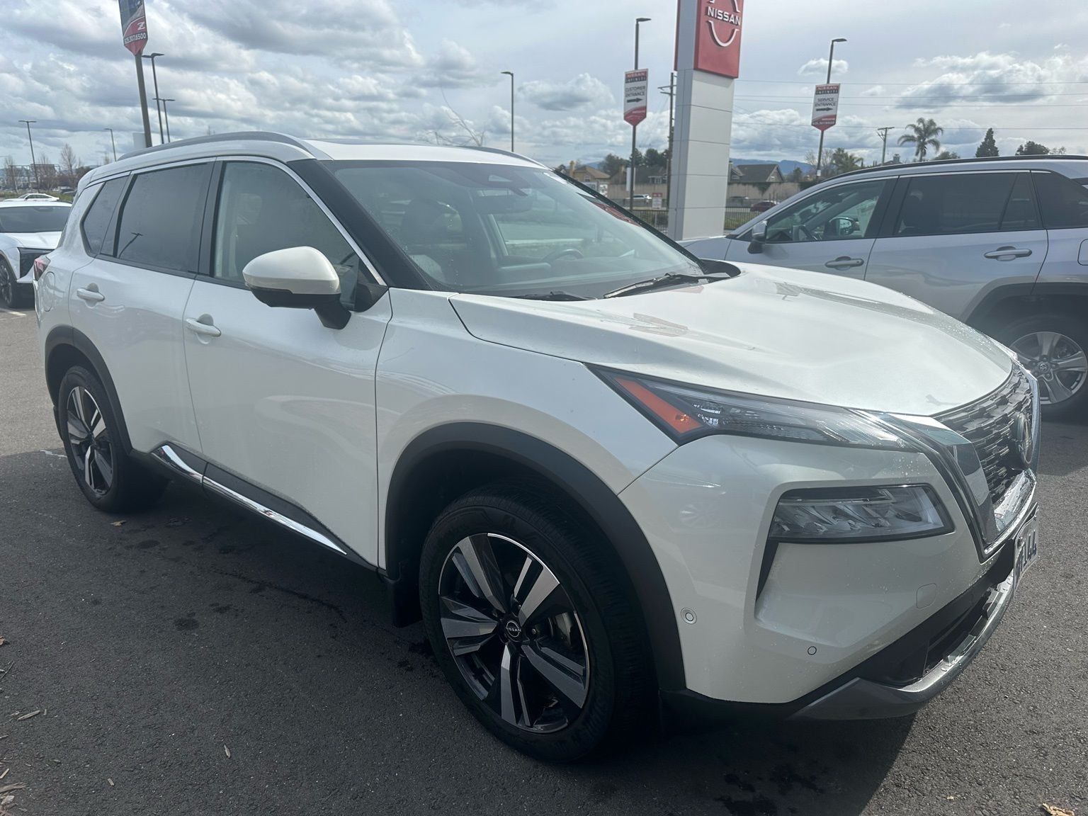 2023 Nissan Rogue SL